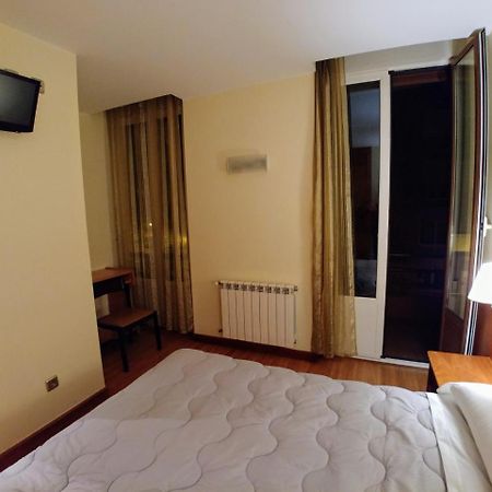 Hostal Prada Borges Leon Exterior photo