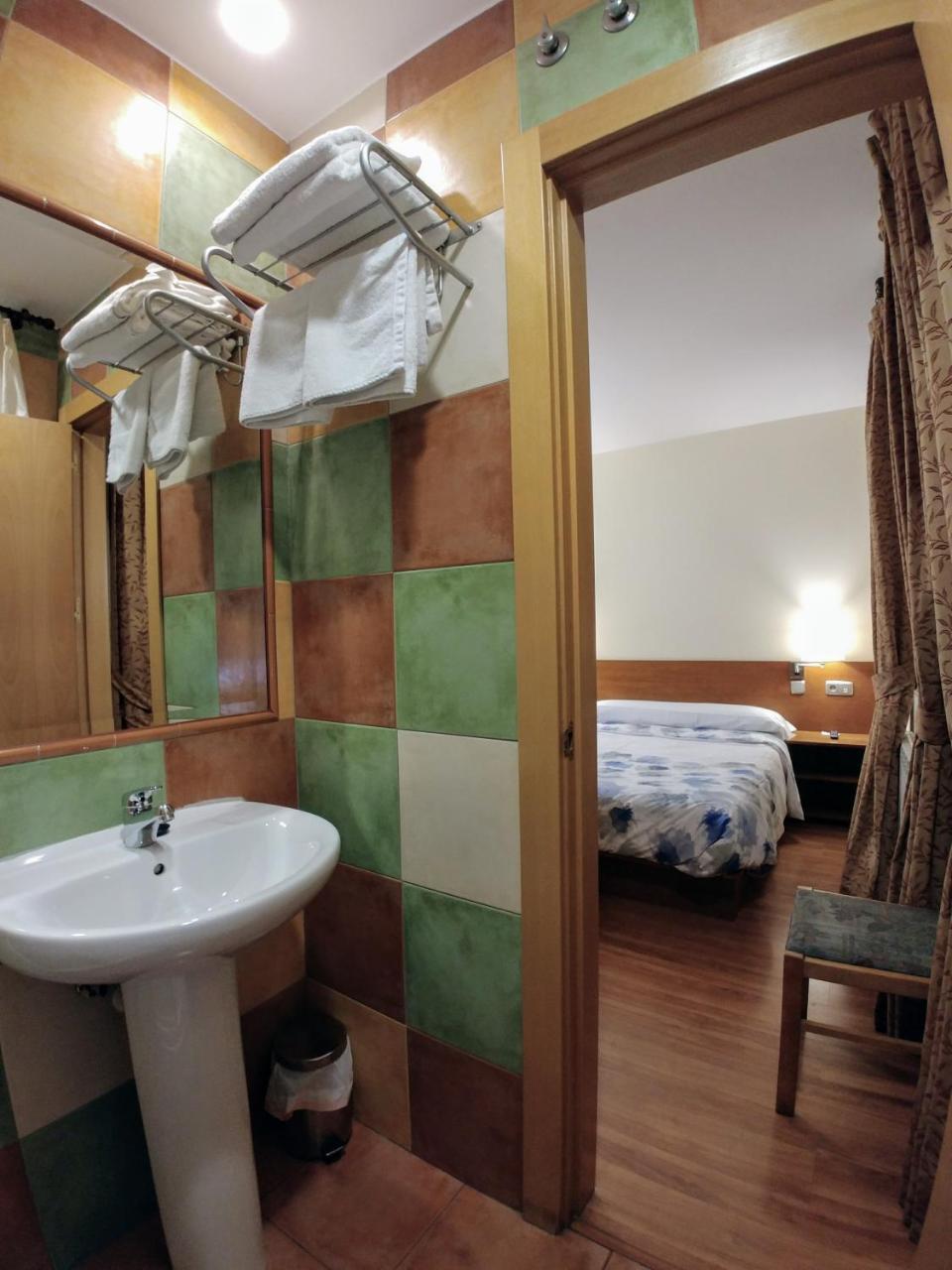 Hostal Prada Borges Leon Exterior photo